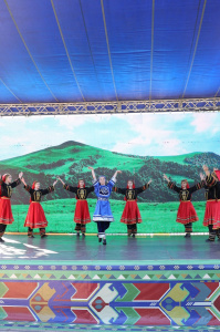 На бульваре С.Стальского продолжил концерт коллективов Республики Дагестан - Фестивальные открытки. 