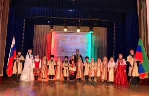 Сегодня в зрительном зале Центра культуры с.Эндирей состоялся праздничный концерт, приуроченный ко Дню единства народов Дагестана