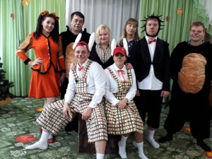 8 ноября коллектив Народного театра ЦТКНР г. Кизляра показал одну из своих постановок юным зрителям - детскую сказку «Мишкины шишки».
