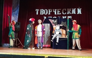 В рамках творческого десанта актеры Лезгинского театра выступили в Хивском районе