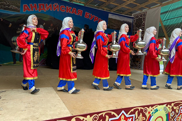 В Ботлихском районе 29 августа прошел VI Республиканский фольклорный фестиваль традиционной культуры «Андийская бурка»
