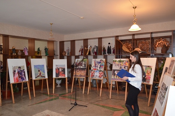 В Махачкале проходит Республиканская передвижная фотовыставка «Мы за мир, за единство России»