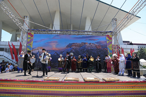 1 июля в Махачкале состоялся гала-концерт фольклорных представлений