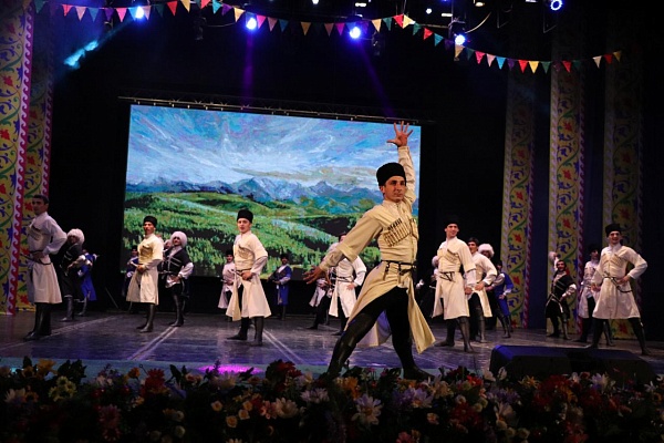 Открытие фестиваля фольклора и традиционной культуры «Горцы». Гала-концерт «Мой Дагестан – моя Россия»