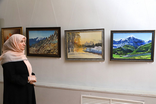 19 сентября в Махачкале состоится открытие персональной выставки «Пейзаж души Патимат Омаровой»