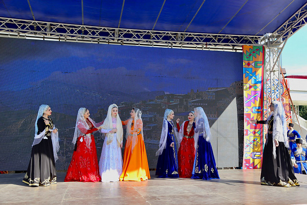 12 июня в Махачкале состоялся Фестиваль поэзии народного творчества «Мой Дагестан», посвященный 100-летию со дня рождения Р. Гамзатова.