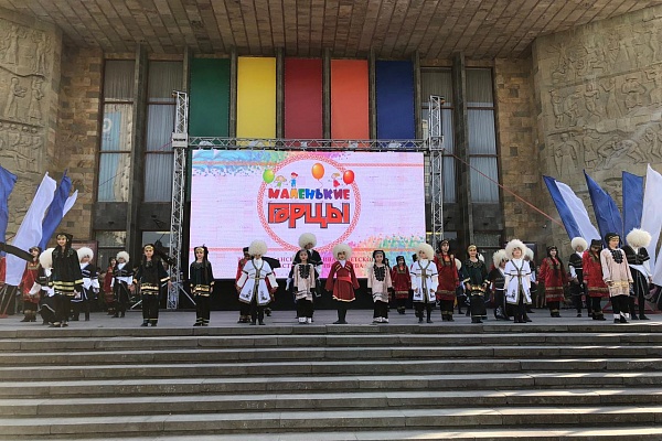 В День защиты детей в столице прошел XI Республиканский фестиваль детского художественного творчества «Маленькие горцы»