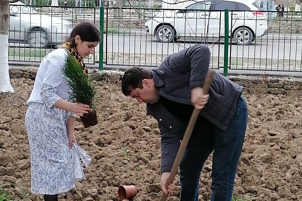 Работники культуры Каякентского района присоединились к акции «Подари улыбку»