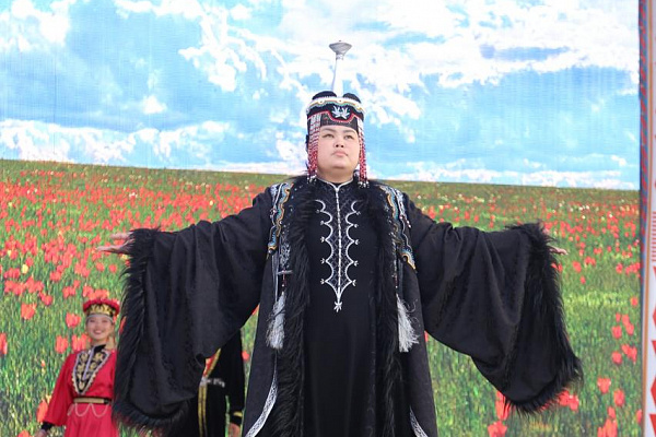 Яркий и колоритный Праздник «Поэзия народного костюма» прошёл в Махачкале 