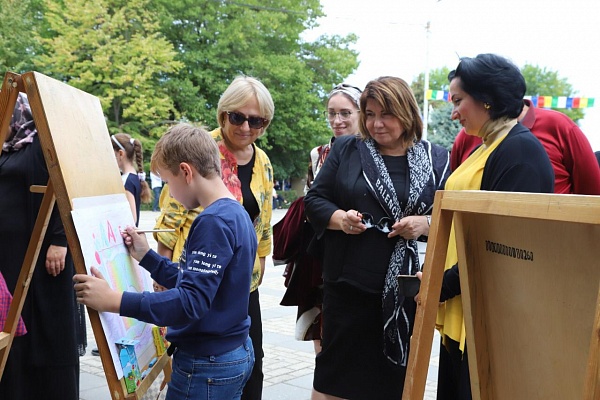 Министерство культуры Республики Дагестан, Республиканский Дом народного творчества провели фестиваль «Журавли над Россией». 