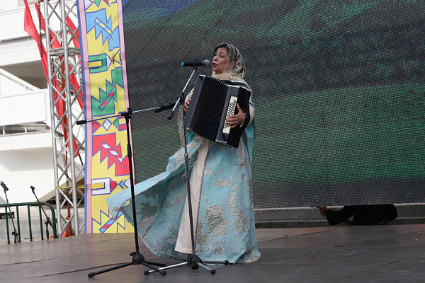  Гала-концерт праздника традиционной культуры «Дербент – перекресток цивилизаций» проходит в эти минуты 