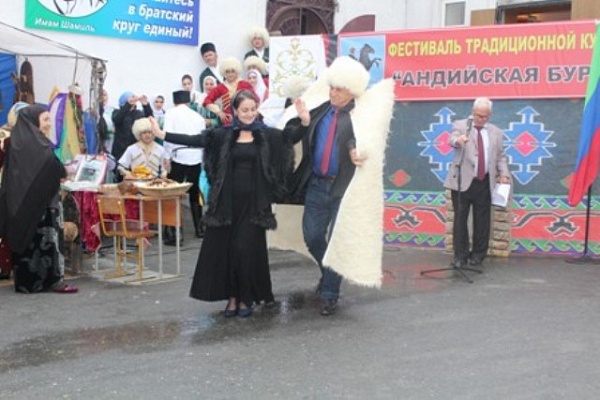 В Ботлихском районе прошел фестиваль народных традиций «Андийская бурка»