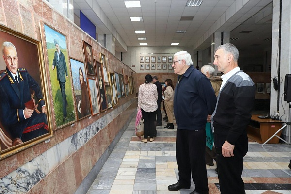 28 ноября в рамках Республиканского проекта «Самородки» состоялось открытие  художественной выставки «Портретная галерея Магомеда Бахричилова»