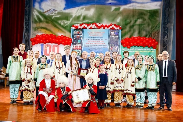 В концертно-театральном  зале Центра традиционной культуры с. Мехельта Гумбетовского района прошел фестиваль фольклора и традиционной культуры «Наследие отцов»