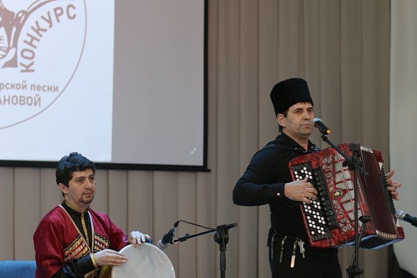  Сегодня, 31 марта в центре культуры с. Гуниб состоялся конкурс исполнителей аварской песни им.Муи Гасановой