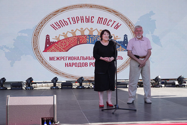 Сегодня, 14 сентября, Межрегиональный фестиваль народов России «Культурные мосты» продолжил свою работу. Фестиваль проходит в рамках Года единства народов России и в преддверии Дня единства народов Дагестана.