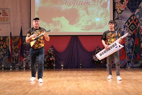«Творческий десант» выступили творческие коллективы Кизлярского района