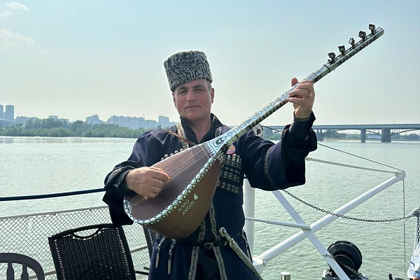 Ашуг Айдун Магамедов из Магарамкентского района стал участником VII Международного фестиваля «Играй, гармонь» 