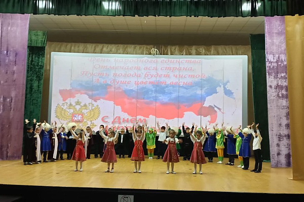 В культурно-досуговых учреждениях муниципальных образований республики состоялись праздничные мероприятия, посвященные Дню народного единства