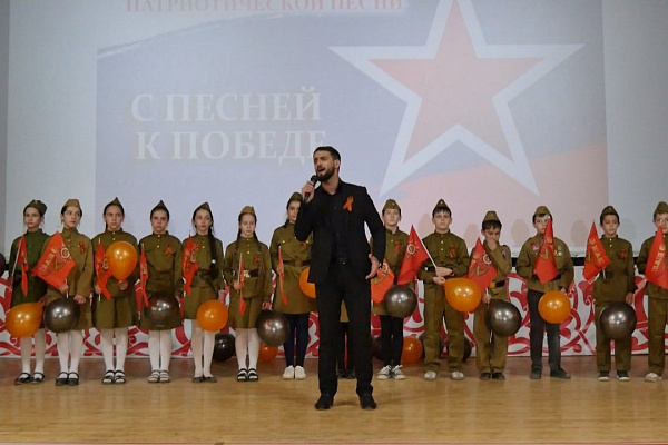 Во Дворце культуры с. Акуша состоялся фестиваль военно-патриотической песни «С песней к Победе!»