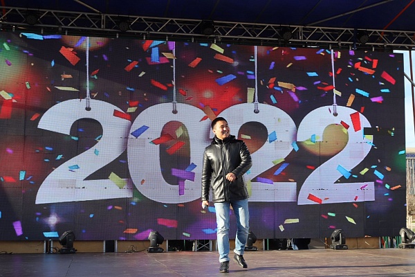 25 декабря в преддверии Нового года на центральной площади города Махачкалы прошёл Республиканский фестиваль «Новогодние открытки»