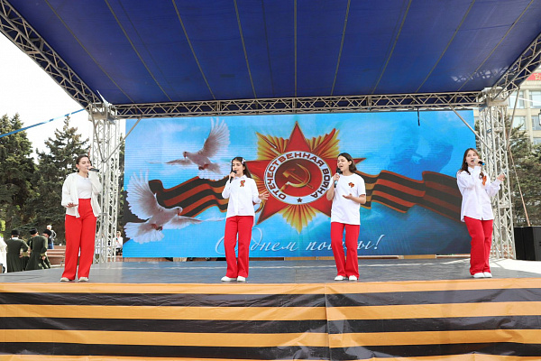 На центральной площади города Махачкала состоялся гала-концерт «Мы за Победу!»