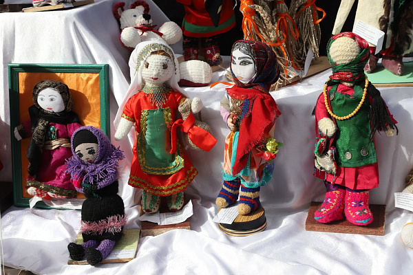 30 июня на Родопском бульваре г. Махачкала развернулось красочное действо- состоялась  выставка национальной игрушки народов Дагестана