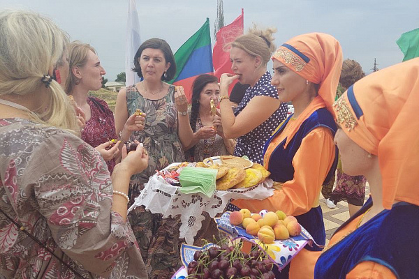 2 июля в рамках XX Международного фестиваля фольклора и традиционной культуры «Горцы» в Магарамкентском районе состоялся фестиваль традиционной культуры «Песни и танцы моего народа»