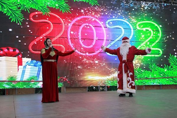 Яркий фейерверк фестиваля «Новогодние открытки» продолжается