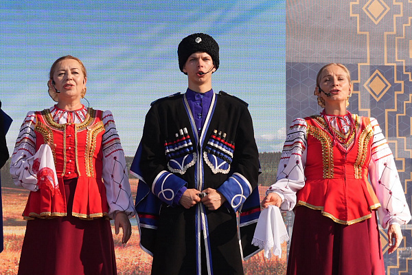 10 сентября на  бульваре имени Сулеймана Стальского состоялся фестиваль народного творчества «Народы Дагестана — семья России». Организатором выступил Республиканский дом народного творчества.
