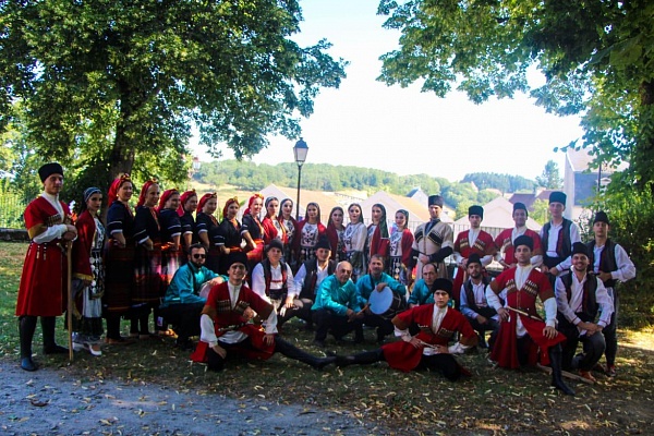 11 августа завершаются выступления ансамбля "Эхо гор"в г.Фелетен.
