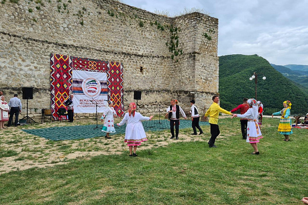Встреча гостей- участников XX Международного фестиваля фольклора и традиционной культуры «Горцы» в Табасаранском районе