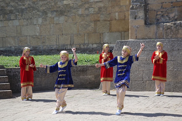 16 сентября, в рамках Республиканского праздника традиционной культуры «Дербент – перекресток цивилизаций» на территории Дербентской крепости Нарын-кала прошёл праздник циркового искусства