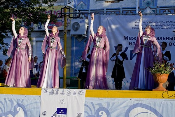 Юные танцоры из Кизляра стали участниками Международного фестиваля «Живая вода» в Астраханской области