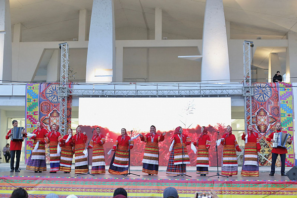 Завершающим мероприятием Фестиваля-форума культуры и традиций малочисленных народов Юга России «Живые традиции» стал гала-концерт.