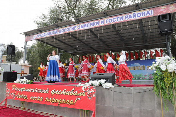 Праздник русской и казачьей народной песни «Лейся, песня народная!» в рамках празднования 80‑летия Тарумовского района