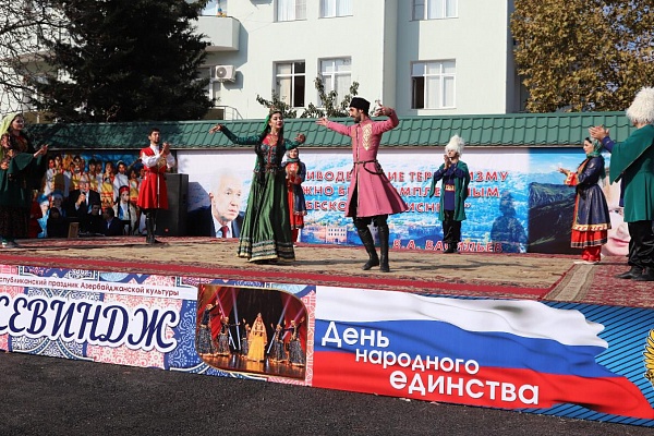Сегодня 3 ноября в Дербенте прошел VIII Республиканский праздник азербайджанской культуры  «Севиндж».
