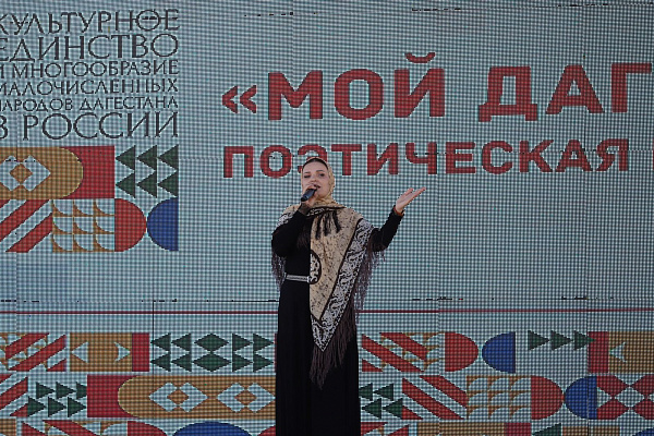 На Родопском бульваре прошли: поэтическая площадка «Мой Дагестан», фольклорное представление «Лица традиций», мастер-классы мастеров декоративно-прикладного искусства