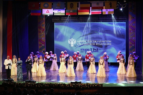 IX Международный фестиваль фольклора и традиционной культуры «Горцы» завершился праздничным гала-концертом «Мой Дагестан – моя Россия».