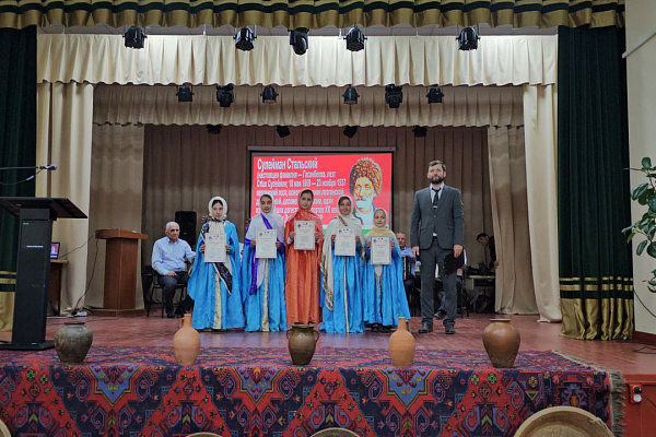 В Ахтынском районе торжественно провели официальное открытие Года народного поэта Сулеймана Стальского