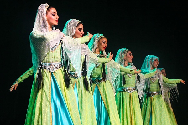 7 августа в рамках этого культурного проекта коллектив из Дагестана стал участником 43 Международного фольклорного фестиваля в  средневековом городе Фелетен 