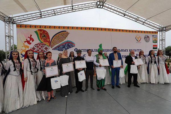 Город Хасавюрт сегодня, 2 июля, встречал гостей-участников XX Международного фестиваля фольклора и традиционной культуры «Горцы»!