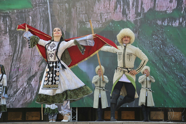 В Махачкале состоялся Фестиваль народного творчества «Журавли над Россией»
