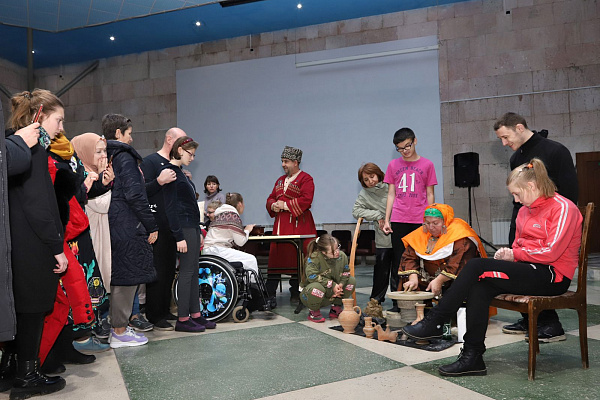 Более 50 детей - инвалидов и родителей из Луганской Народной Республики приняли участие в мастер-классах