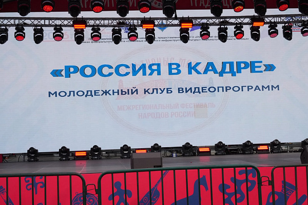 Сегодня, 13 сентября, в Махачкале стартовал Межрегиональный фестиваль народов России «Культурные мосты». Первый день развернулся на бульваре Сулеймана Стальского, 