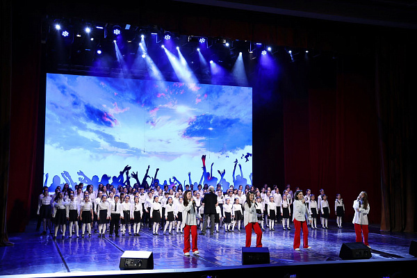 В Махачкале состоялся праздничный концерт-акция "Россия, Крым, Севастополь"
