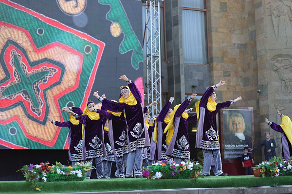 1 июня в Махачкале на площадке перед Русским театром прошли праздничные мероприятия