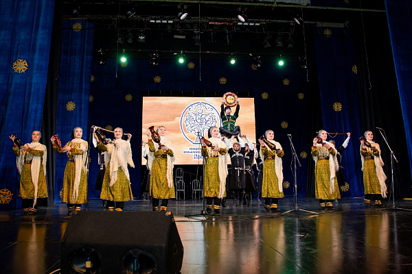 Фольклорный ансамбль «Унцукуль» принял участие в Международном фольклорном фестивале «Арфæ»