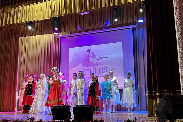 22 ноября в районном Центре традиционной культуры Хасавюртовского района состоялся XI Республиканский форум детского творчества «Дети гор».