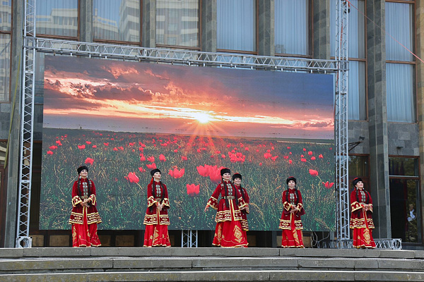 В Махачкале состоялся Фестиваль народного творчества «Журавли над Россией»